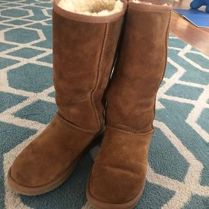 Classic Tall Chesnut Uggs Size 7